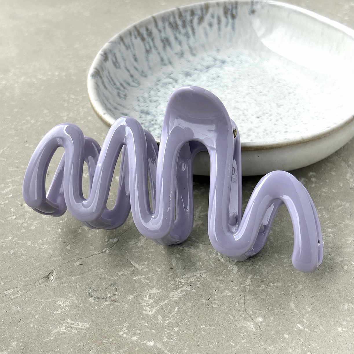 Gloss Lilac Wavy Claw Clamp