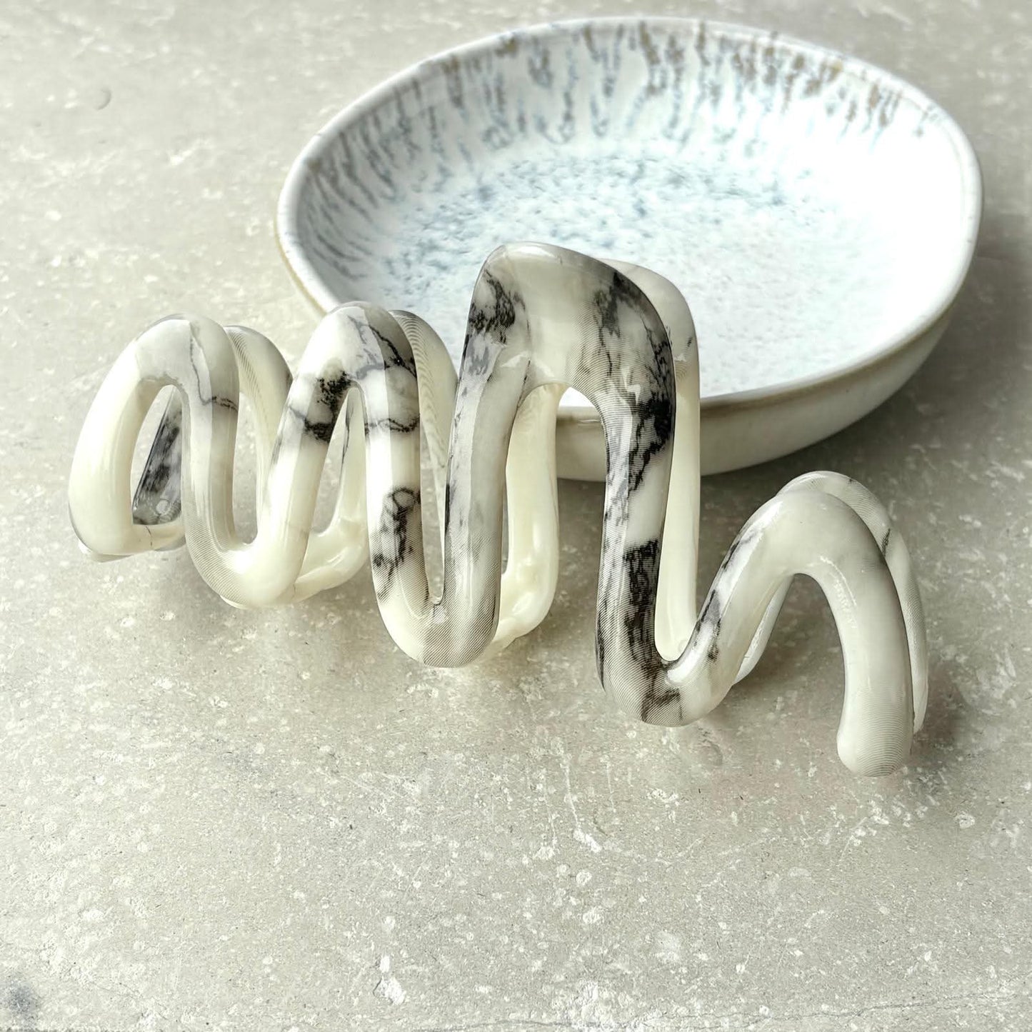 Black Marble Wavy Claw Clamp