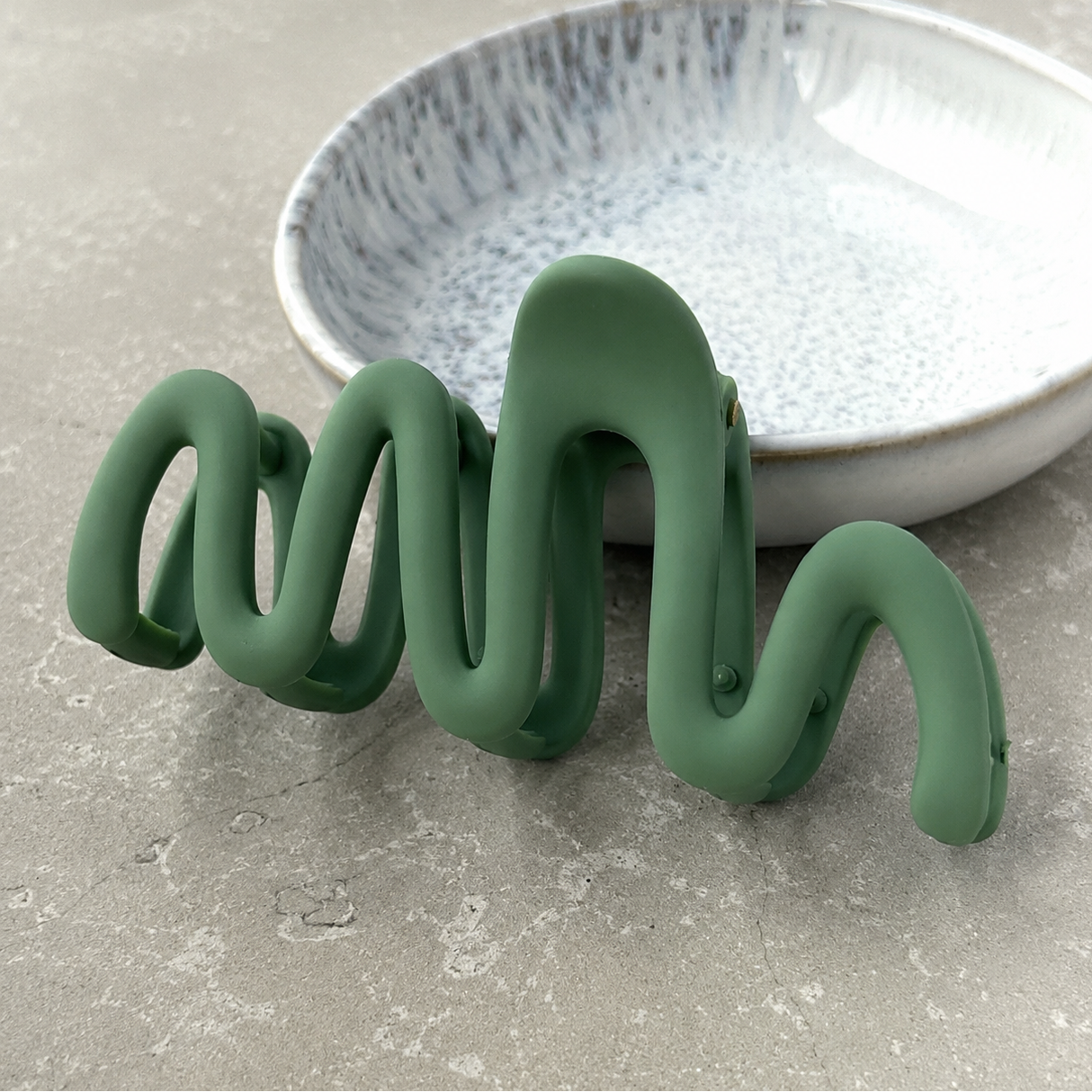 Green Matte Wavy Claw Clamp